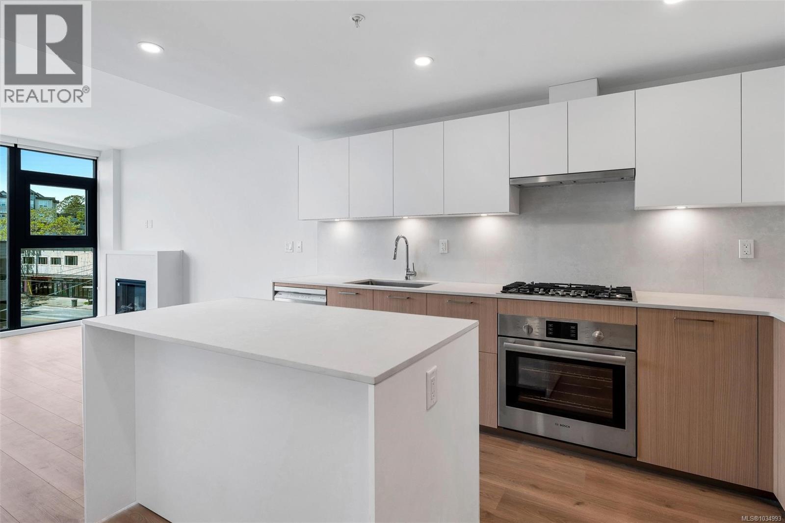 #306 899 Esquimalt Ave - 11