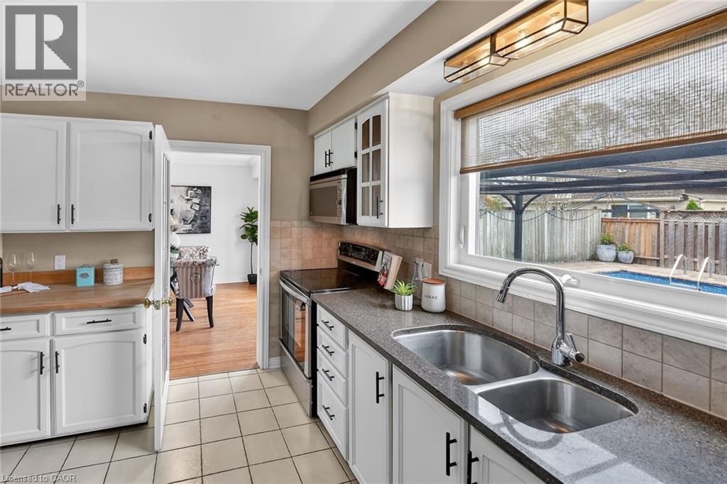 3 FAIRINGTON Crescent, St. Catharines, Ontario, L2N5W2 — Photo 11