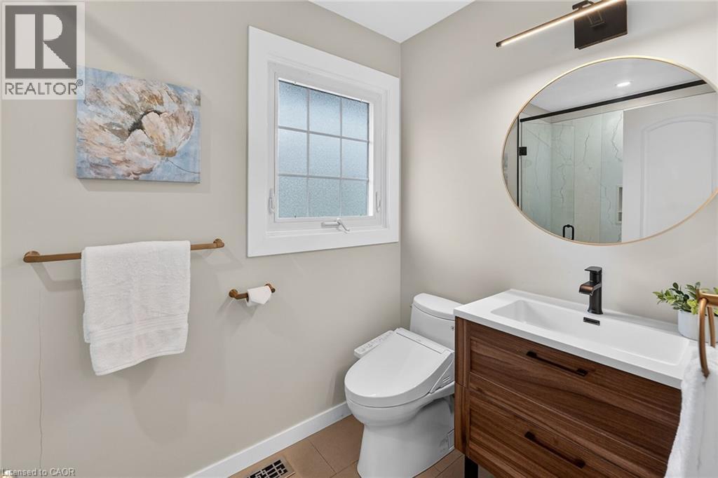 3 FAIRINGTON Crescent, St. Catharines, Ontario, L2N5W2 — Photo 3