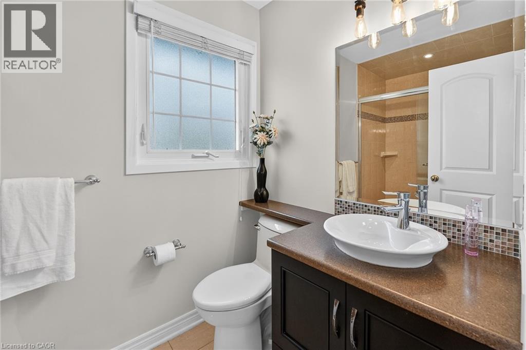 3 FAIRINGTON Crescent, St. Catharines, Ontario, L2N5W2 — Photo 6