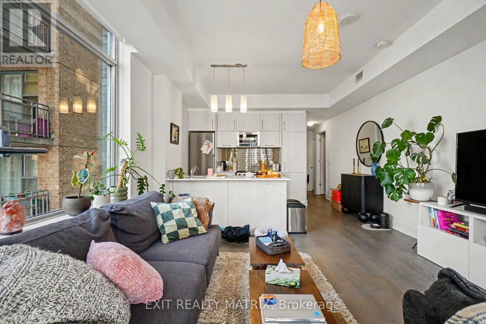 #405 255 BAY STREET - Image 2