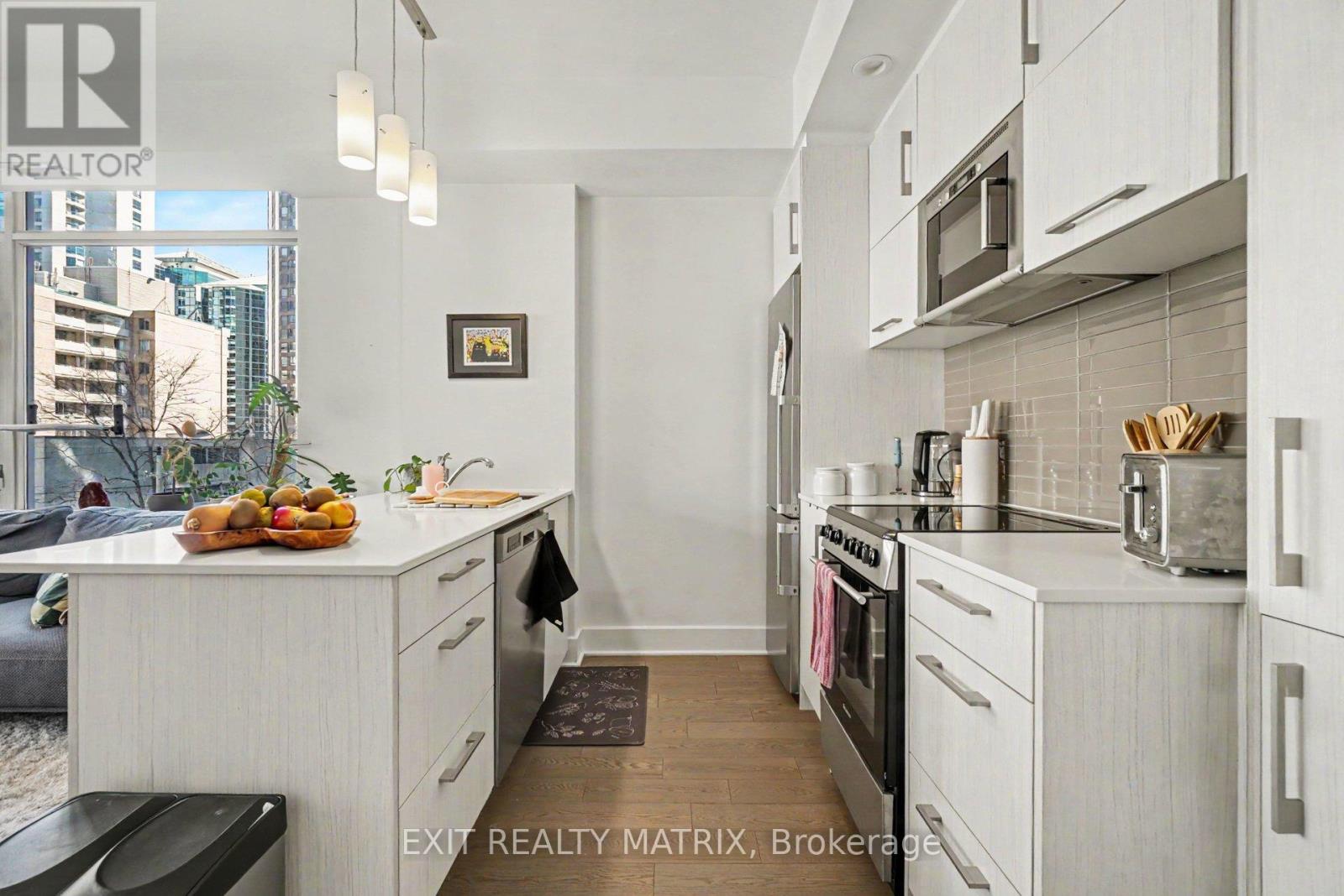 #405 255 BAY STREET - 4