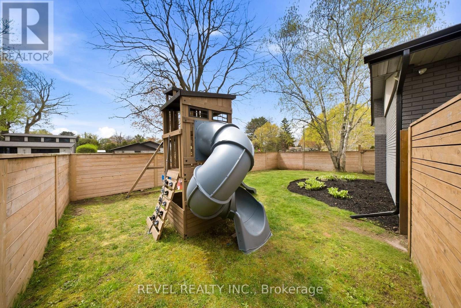134 FAIRWOOD PLACE W - 44
