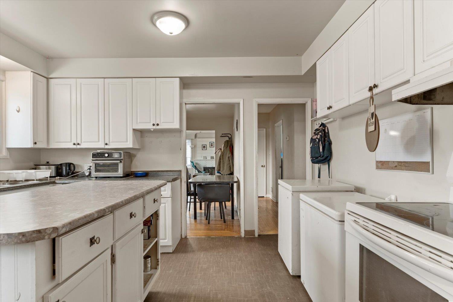 33919 VICTORY Boulevard - main photo