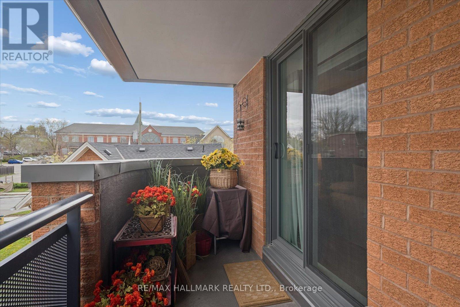 #302 30 WILSON STREET - 33