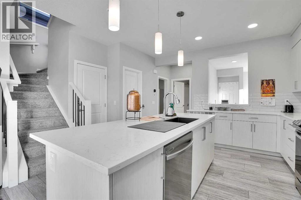 210 Lucas Close NW — photo 12