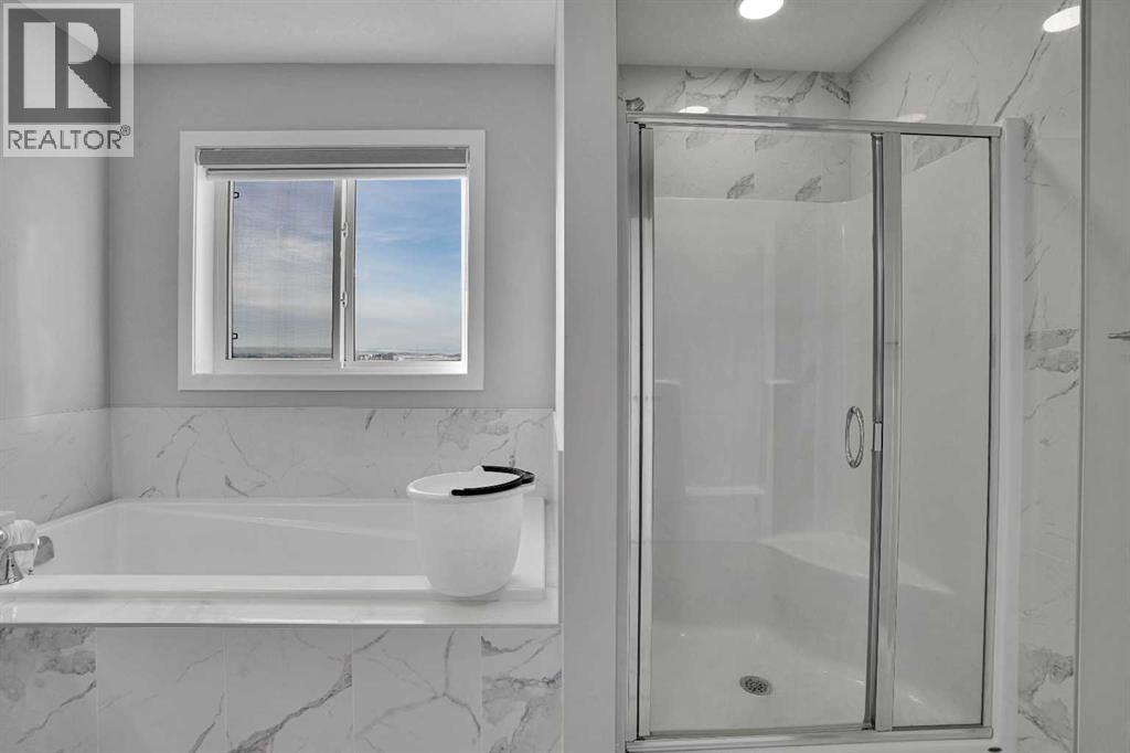 210 Lucas Close NW — photo 28