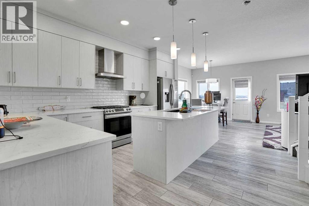 210 Lucas Close NW — photo 9