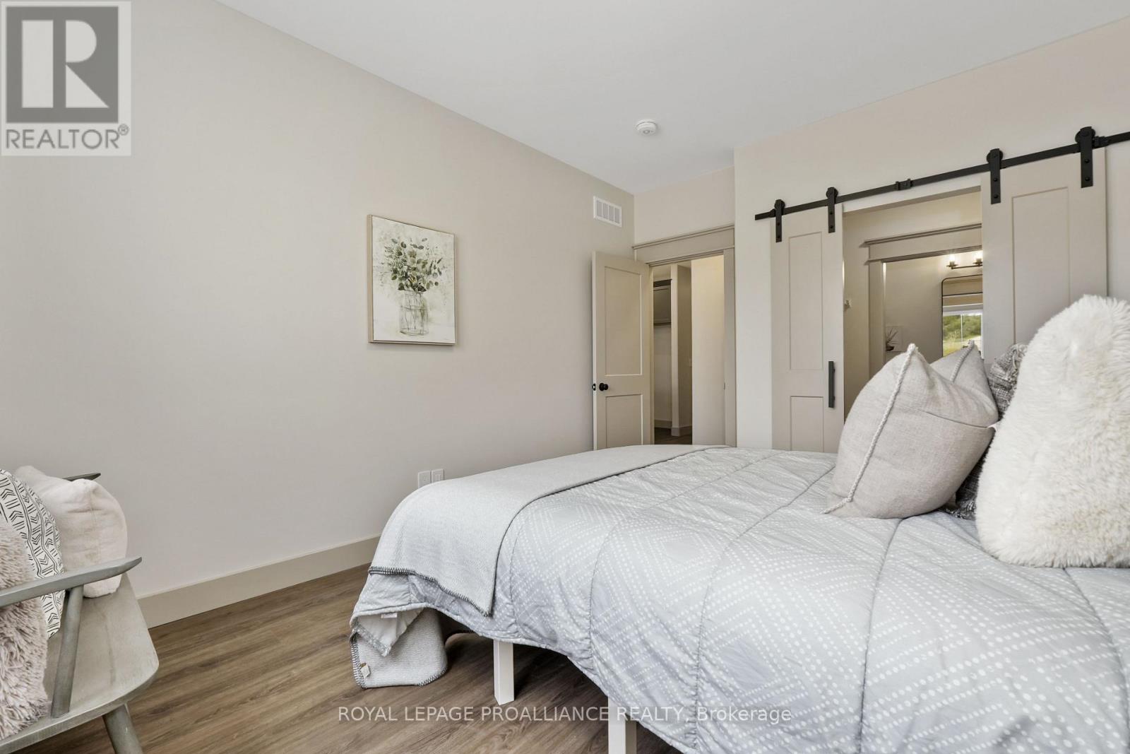 29 HOLLINGSWORTH STREET - 28