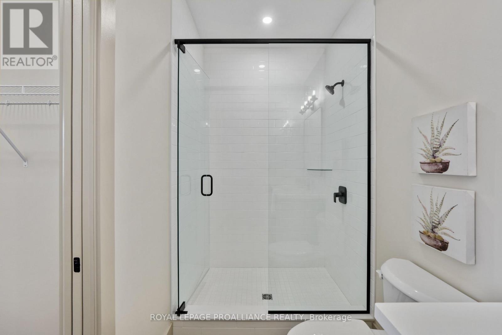 29 HOLLINGSWORTH STREET - 32