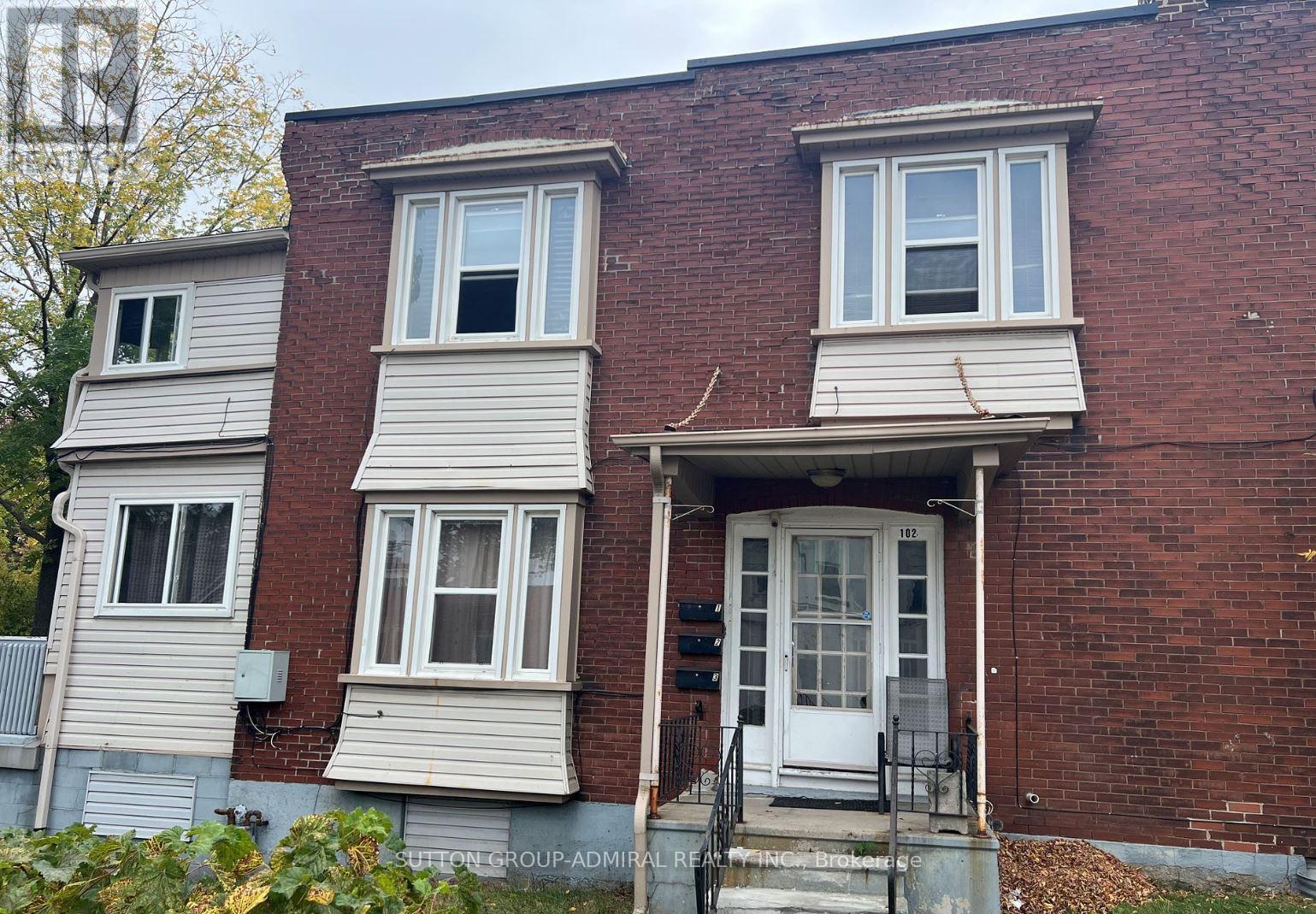 Listing photo of 2 - 102 THIRTY NINTH STREET W