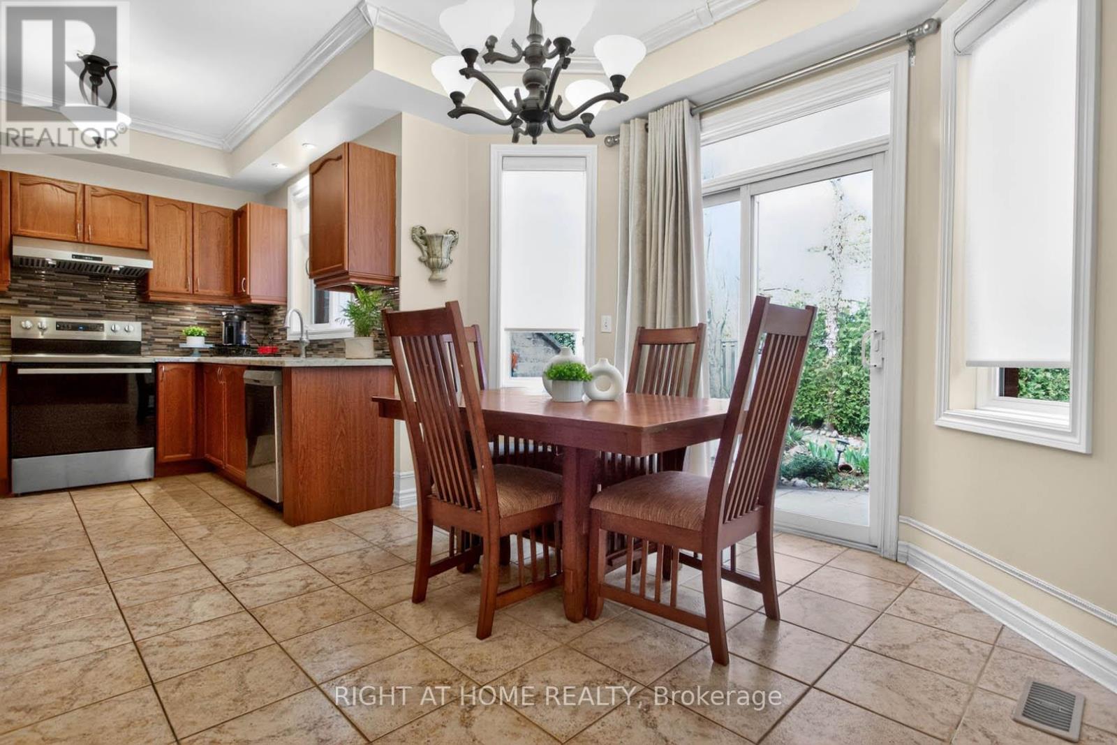 5956 RAYSHAW CRESCENT - 10