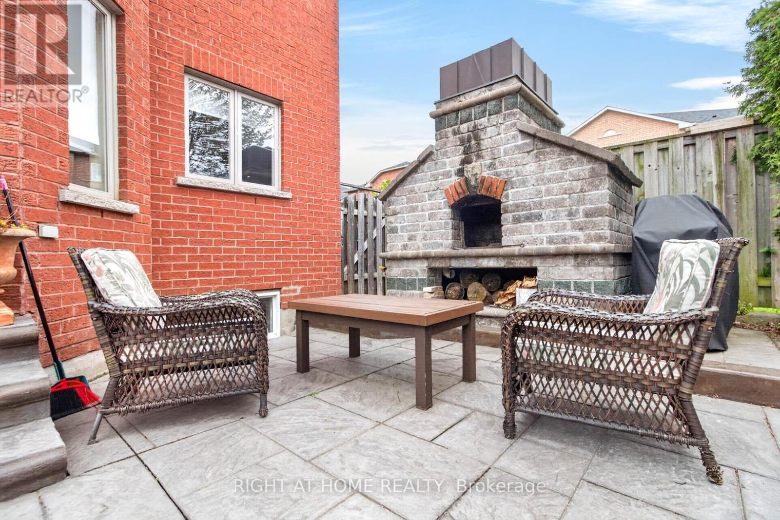 5956 RAYSHAW CRESCENT - 32