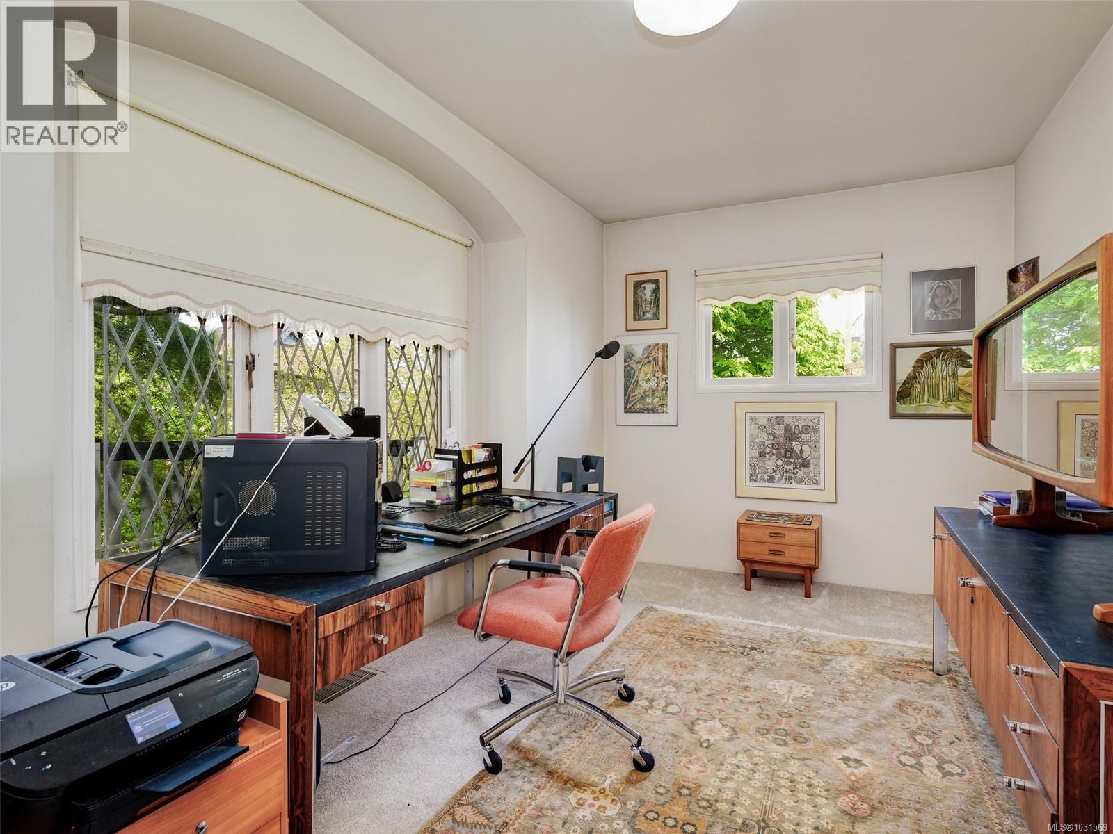  1019 Terrace Avenue, Victoria