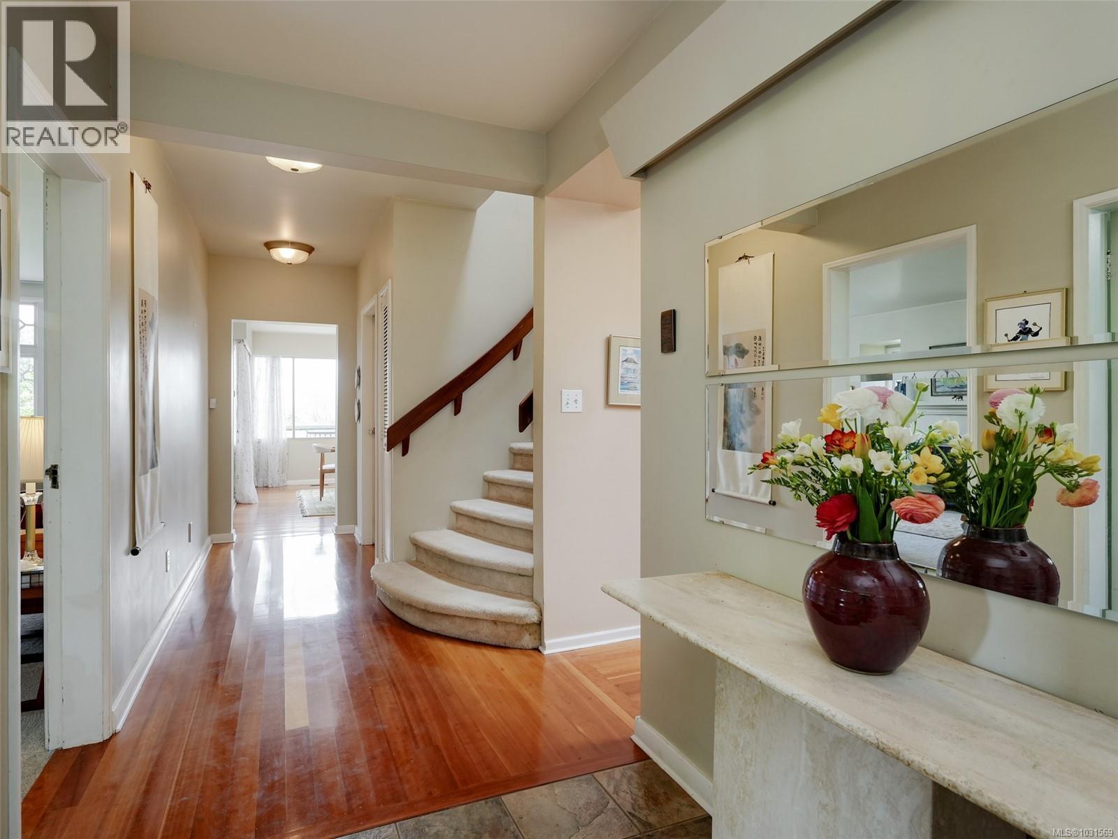  1019 Terrace Avenue, Victoria