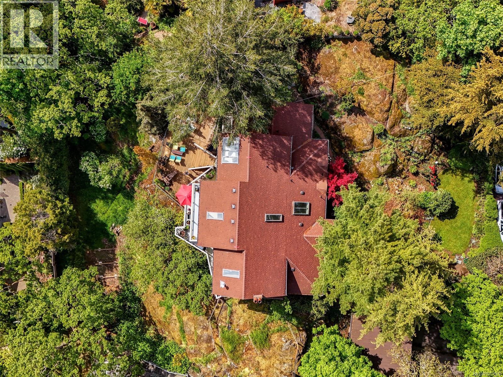  1019 Terrace Avenue, Victoria