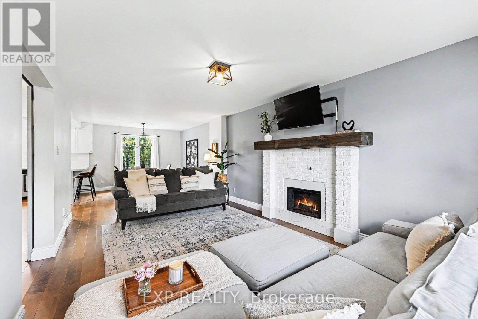 1 LAURA CRESCENT - 12