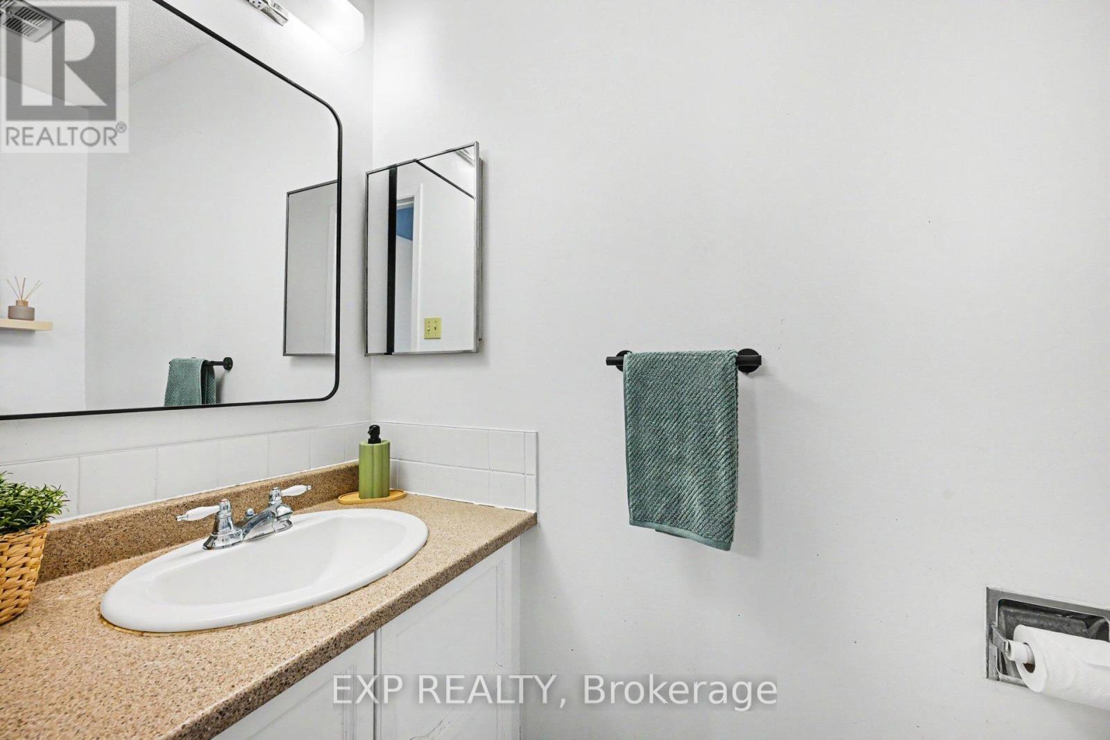 1 LAURA CRESCENT - 15