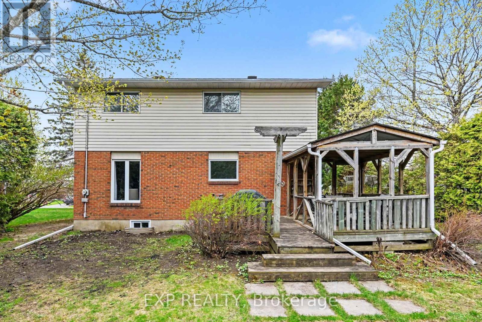 1 LAURA CRESCENT - 27