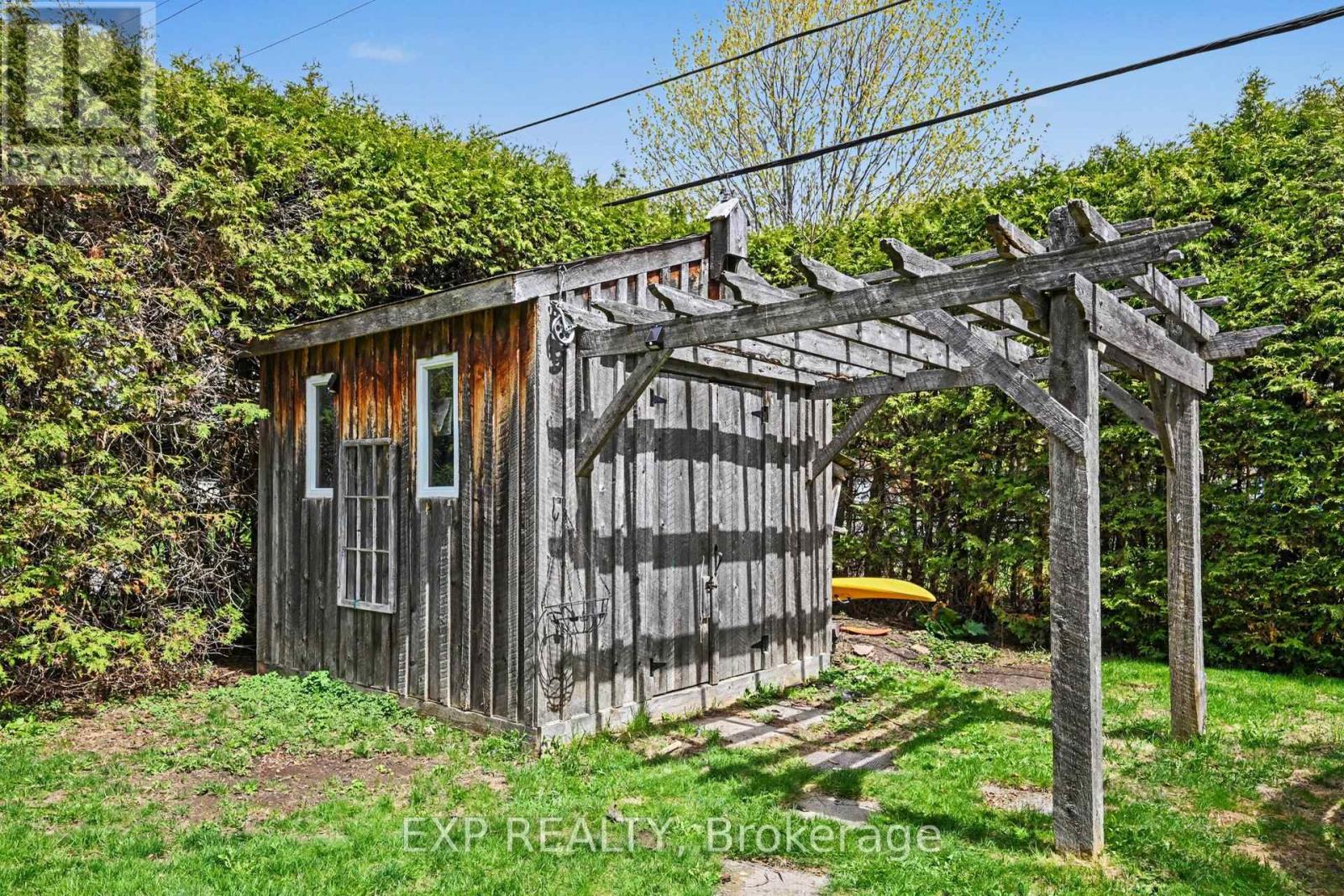 1 LAURA CRESCENT - 29