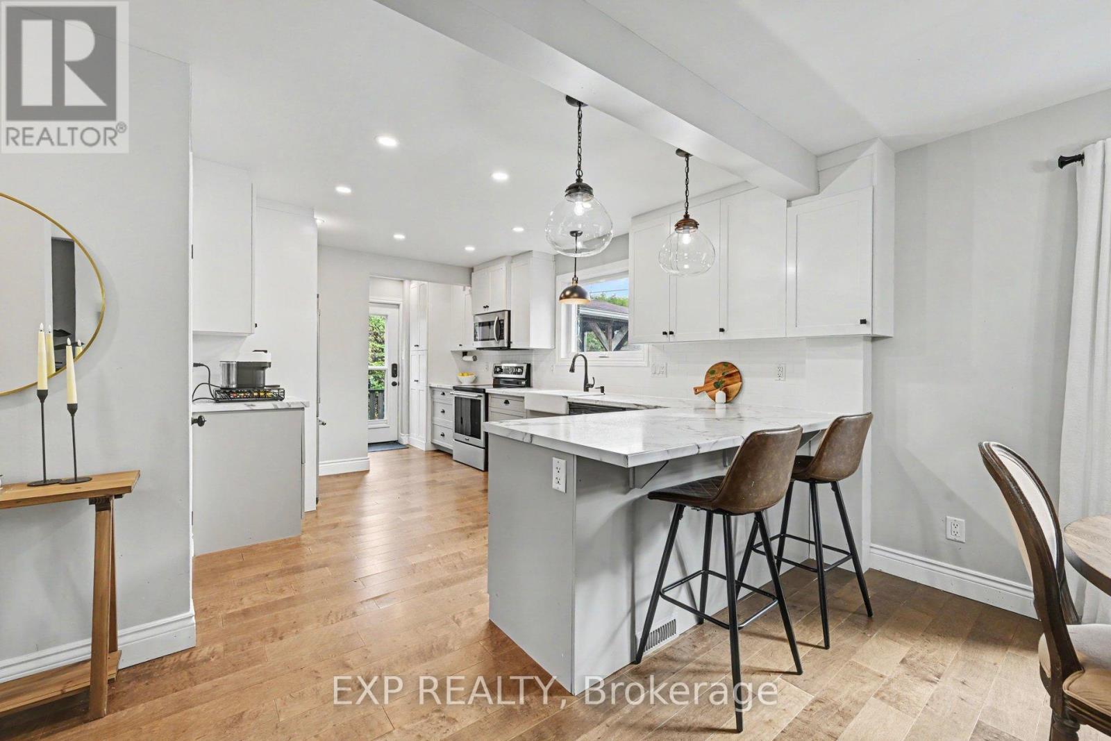 1 LAURA CRESCENT - 6