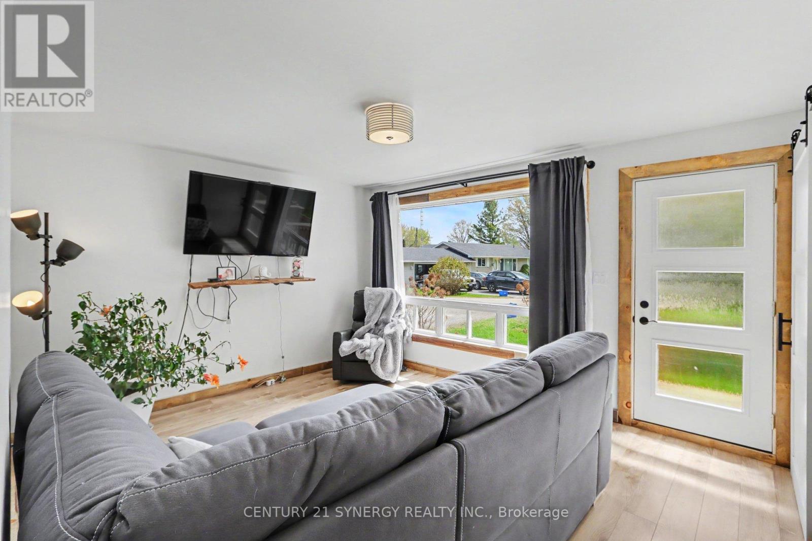 130 SAUMURE CIRCLE - 12