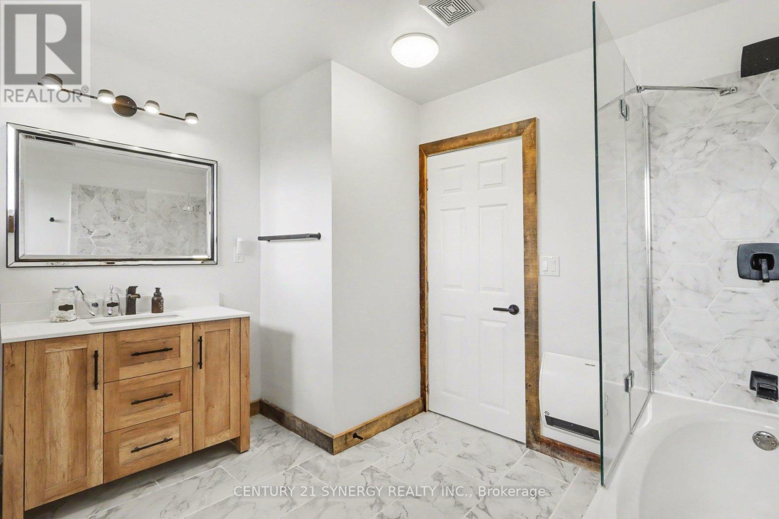 130 SAUMURE CIRCLE - 19
