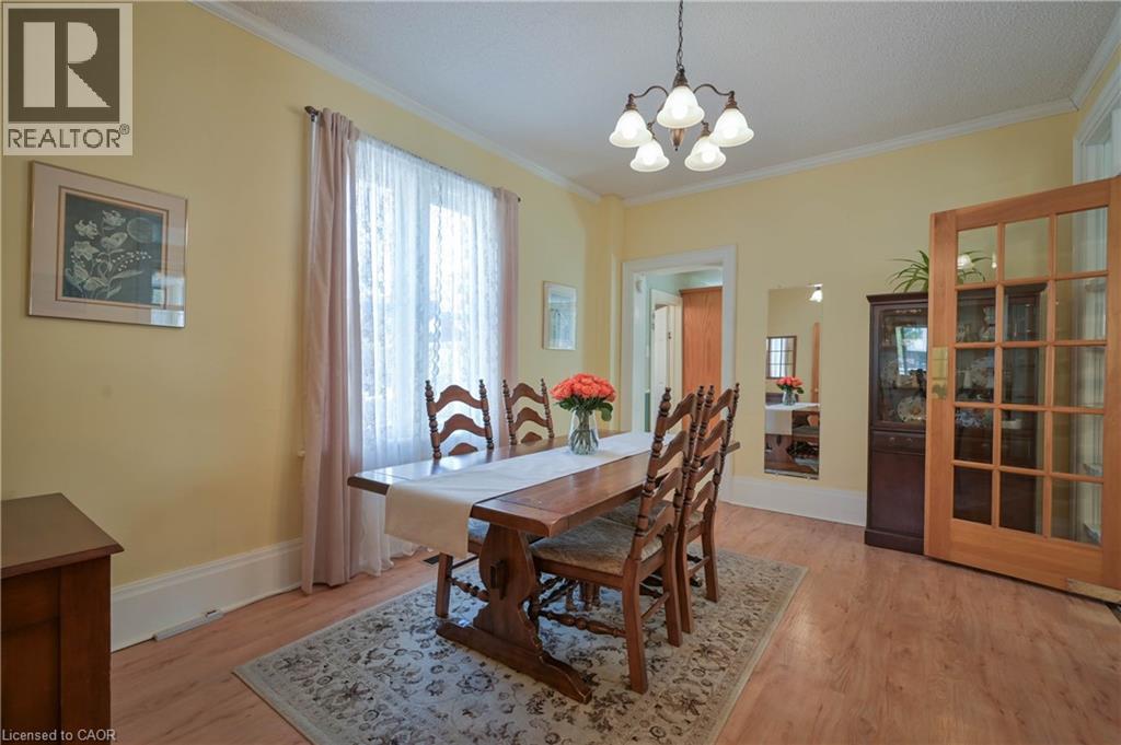 25 AHRENS Street W, Kitchener, Ontario, N2H4B6 — Photo 3
