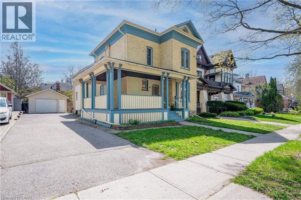 25 AHRENS Street W - 3