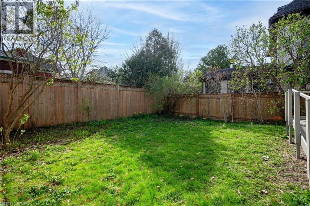 25 AHRENS Street W, Kitchener, Ontario, N2H4B6 — Photo 4
