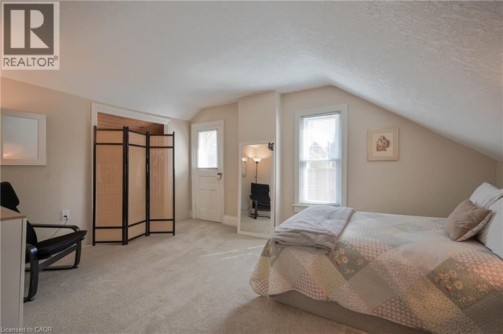 25 AHRENS Street W, Kitchener, Ontario, N2H4B6 — Photo 7