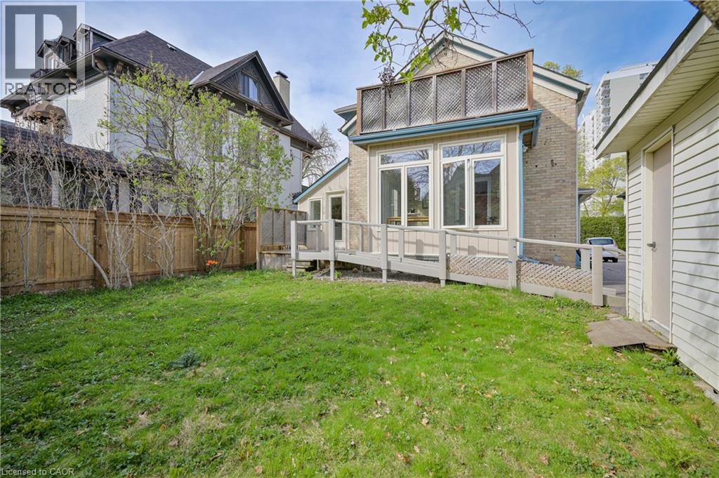 25 AHRENS Street W, Kitchener, Ontario, N2H4B6 — Photo 17