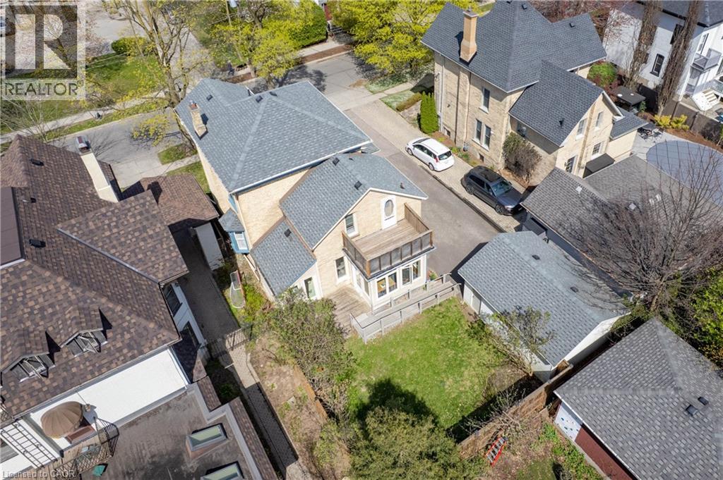 25 AHRENS Street W, Kitchener, Ontario, N2H4B6 — Photo 35
