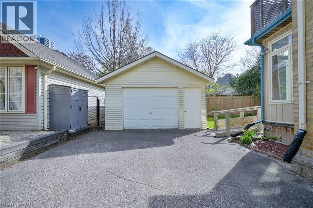 25 AHRENS Street W, Kitchener, Ontario, N2H4B6 — Photo 41