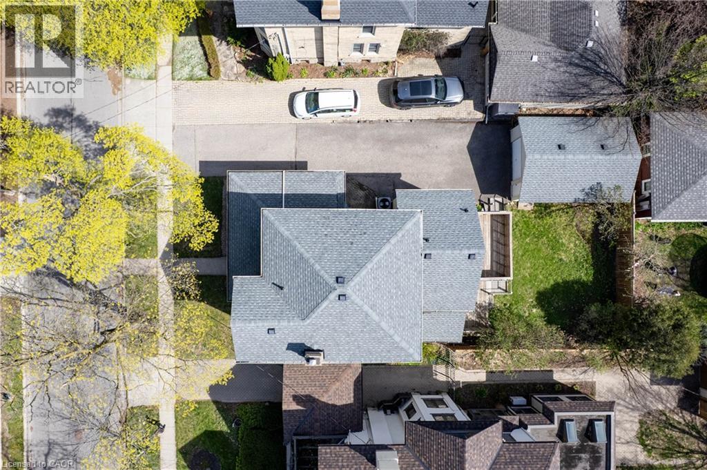 25 AHRENS Street W, Kitchener, Ontario, N2H4B6 — Photo 36