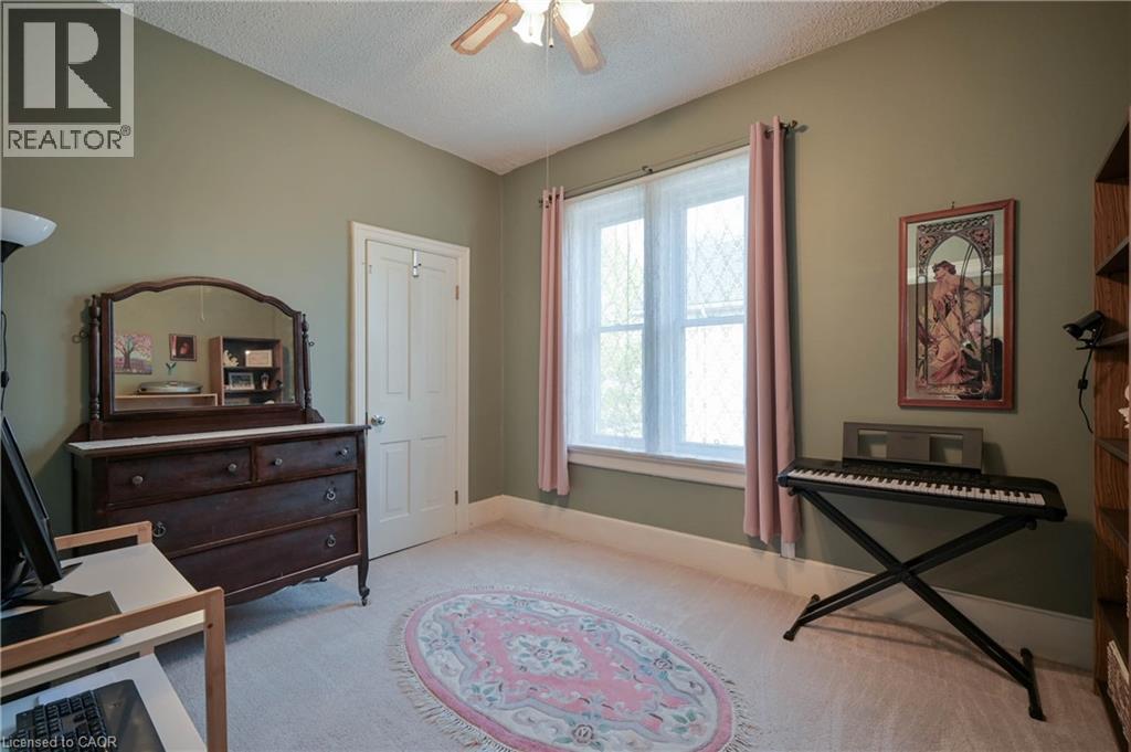 25 AHRENS Street W, Kitchener, Ontario, N2H4B6 — Photo 8