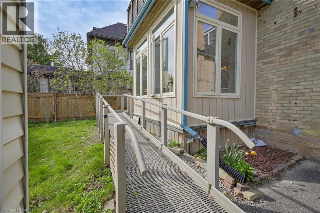 25 AHRENS Street W, Kitchener, Ontario, N2H4B6 — Photo 43