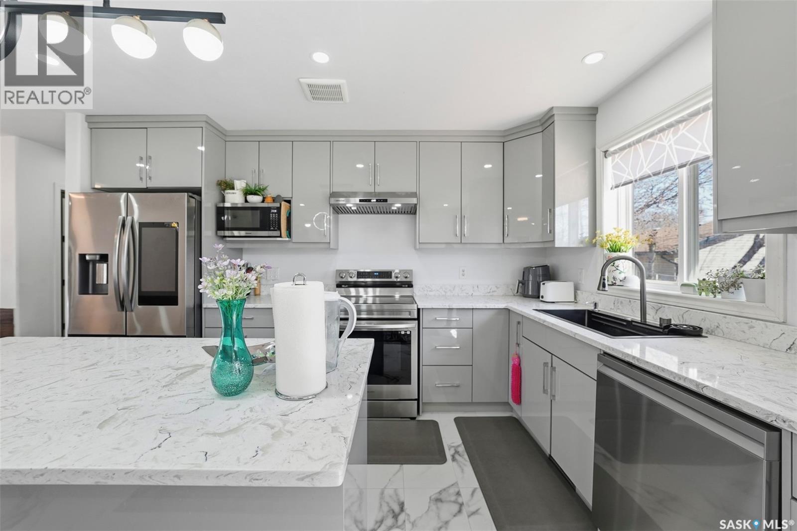 408 L AVENUE N - 5