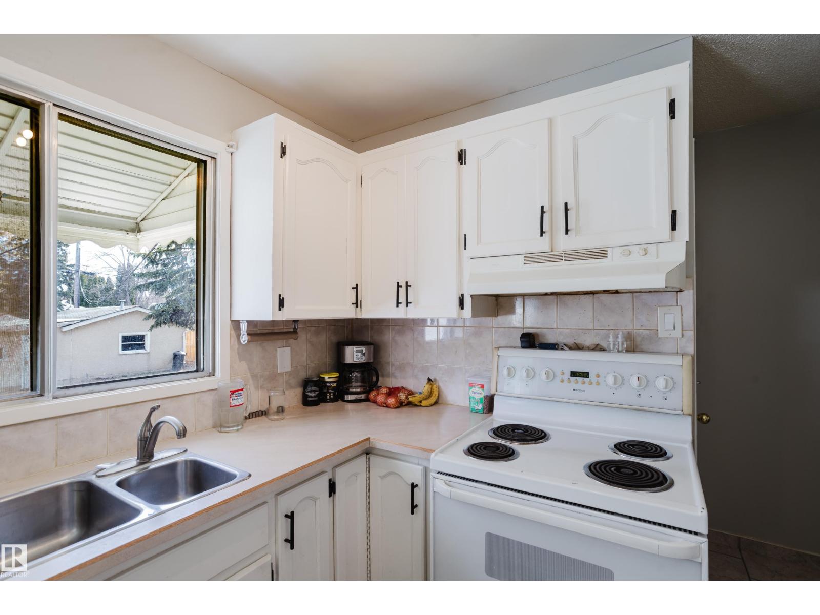 10325 152 ST NW - 8