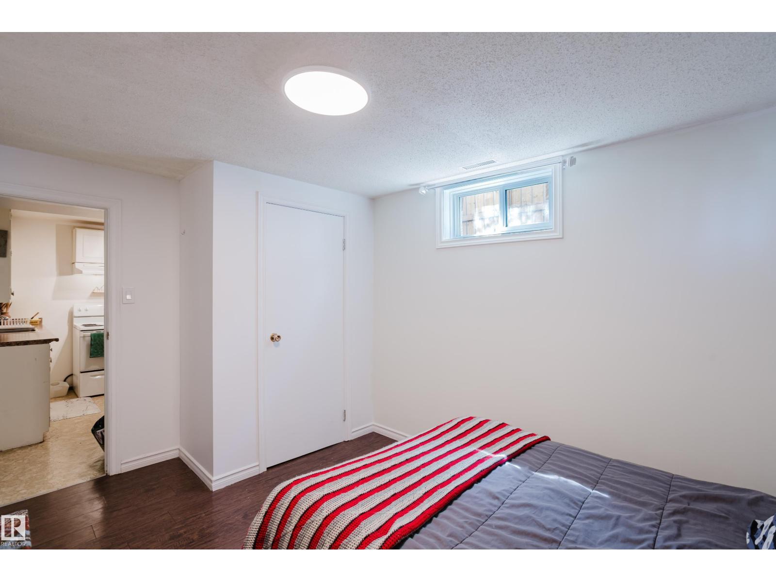 10325 152 ST NW - 28