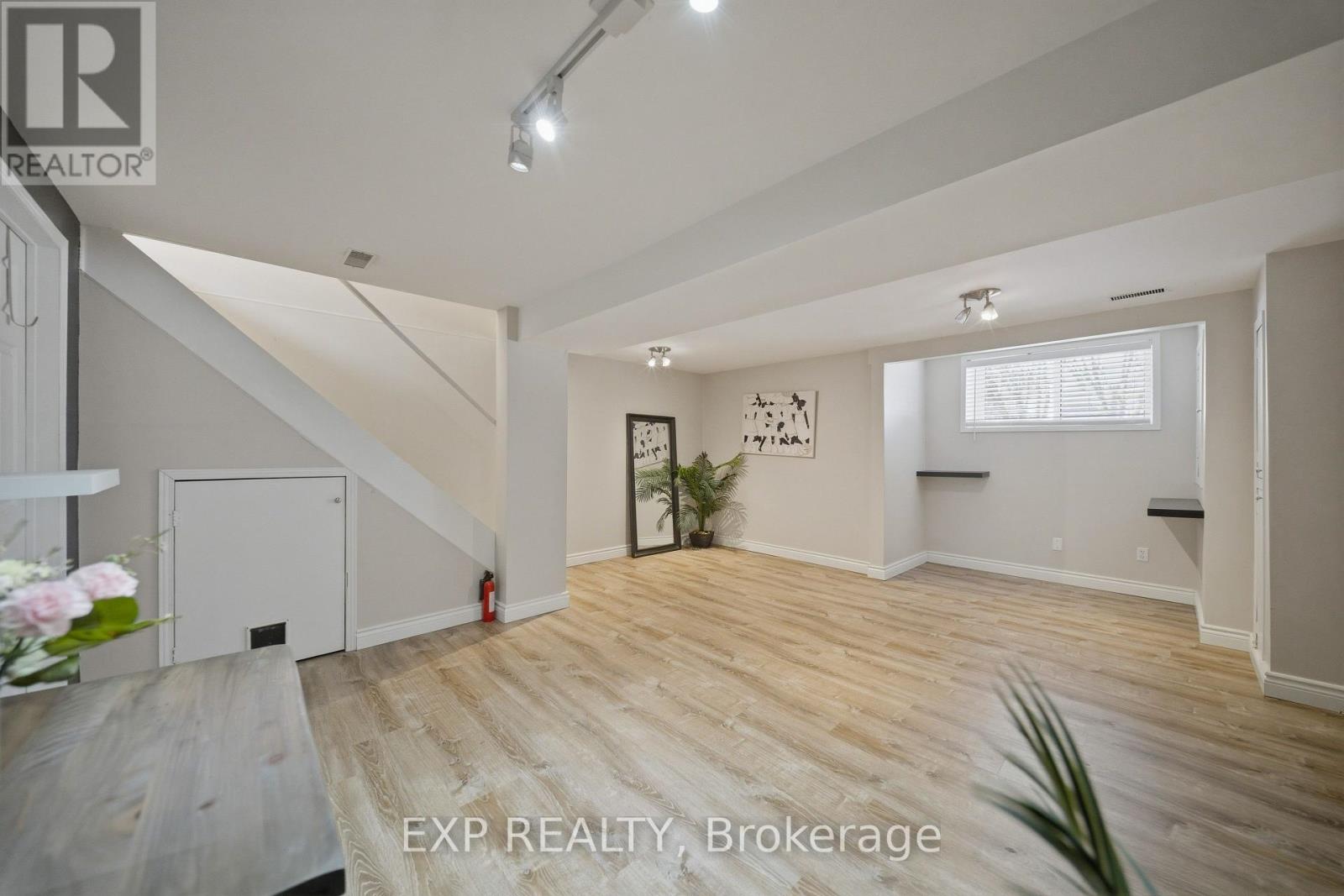 1832 LORANGER COURT - 31