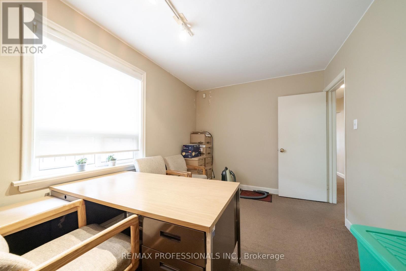586 BROWNS LINE - 14
