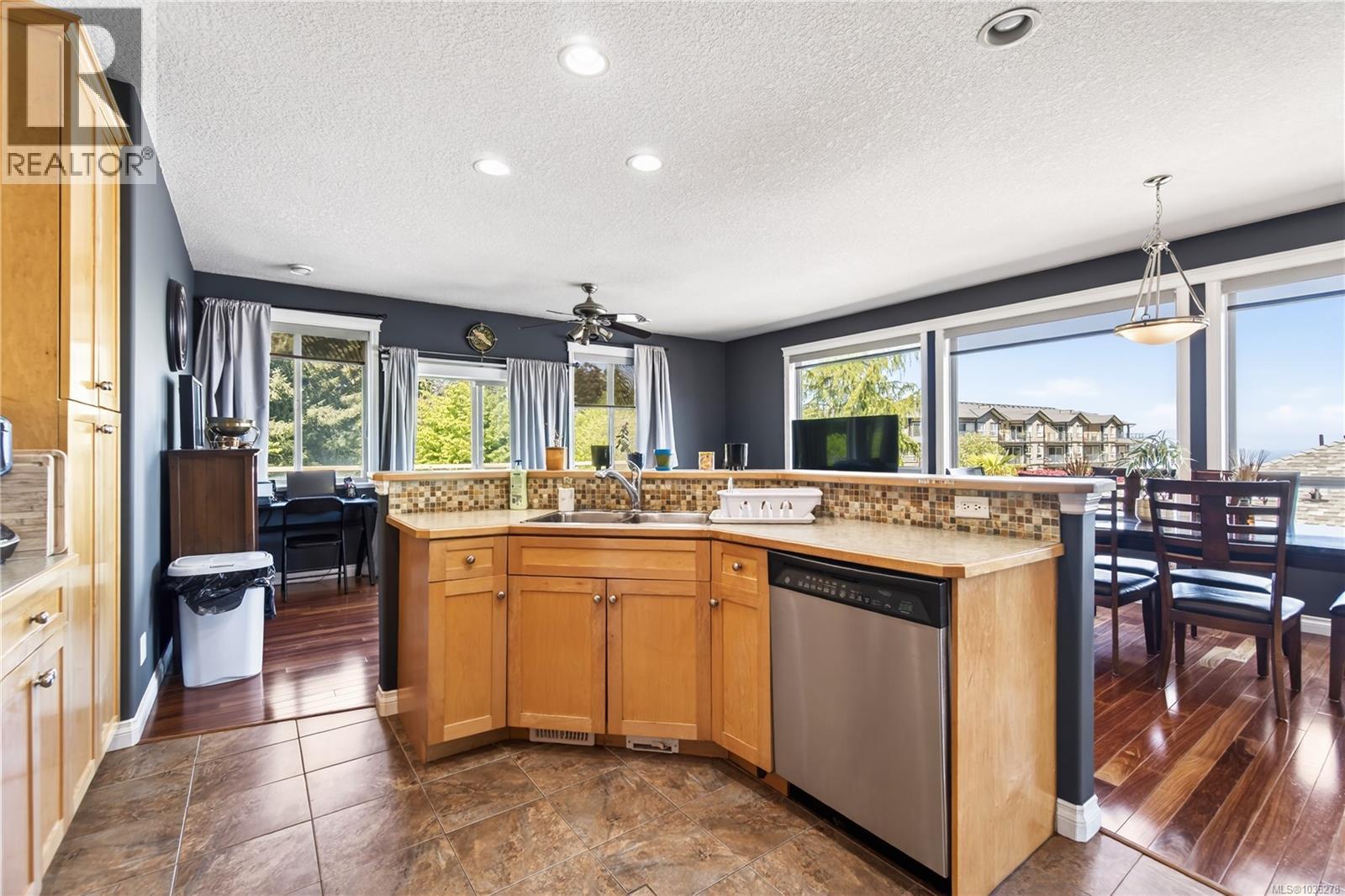6596 Kestrel Cres - 24
