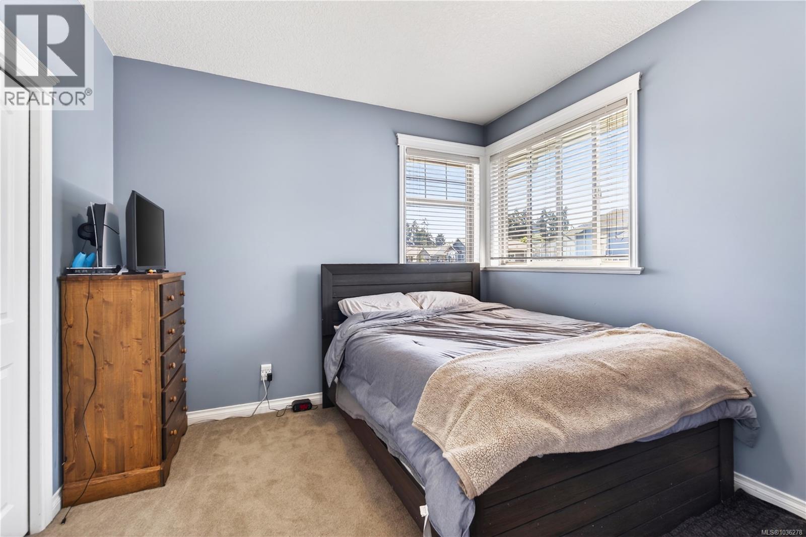 6596 Kestrel Cres - 35