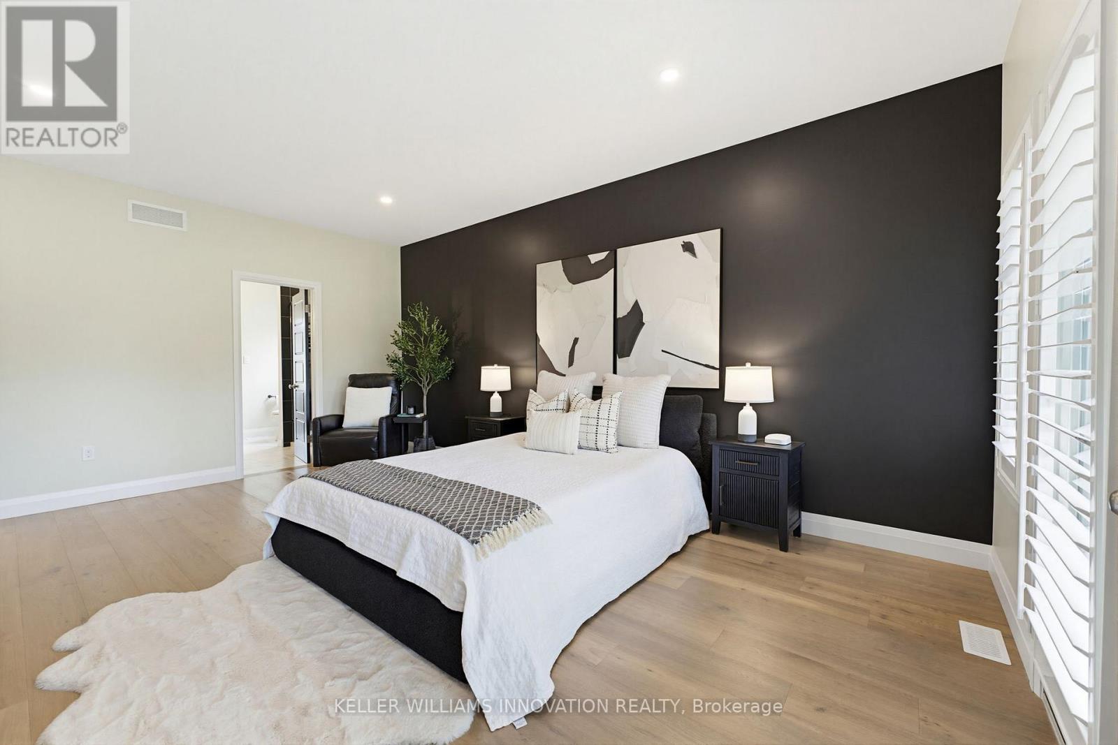 37 GILMER CRESCENT - 23
