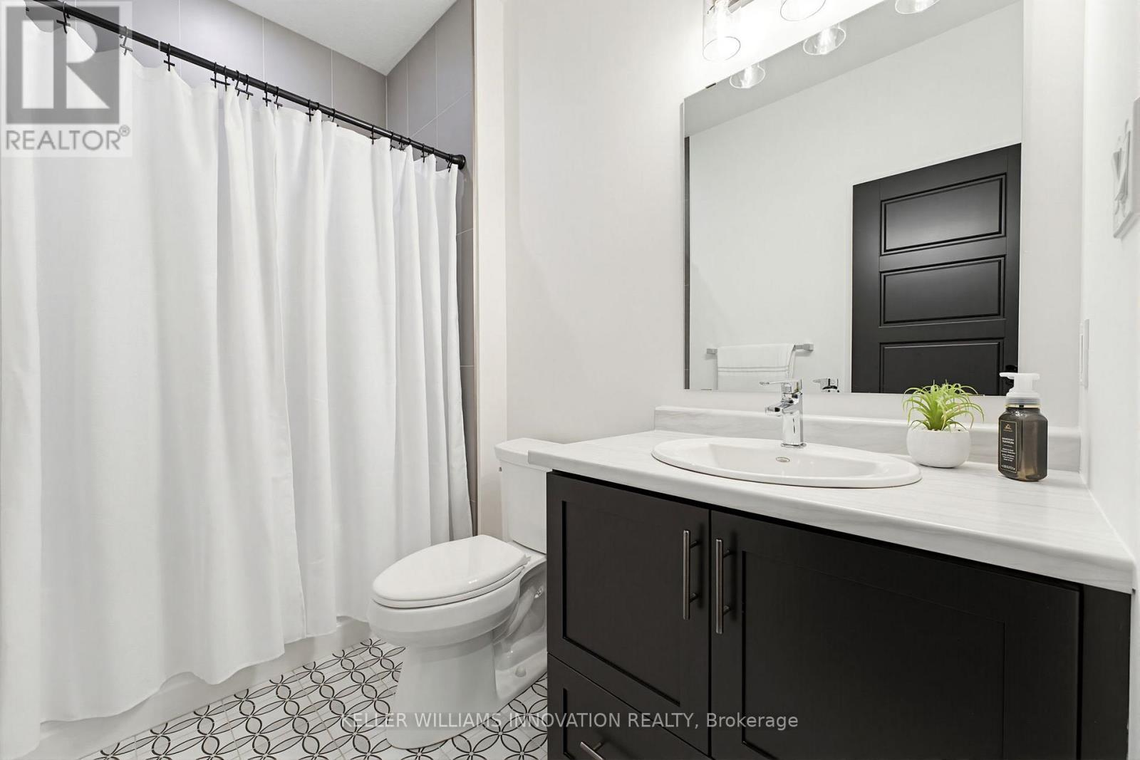 37 GILMER CRESCENT - 27