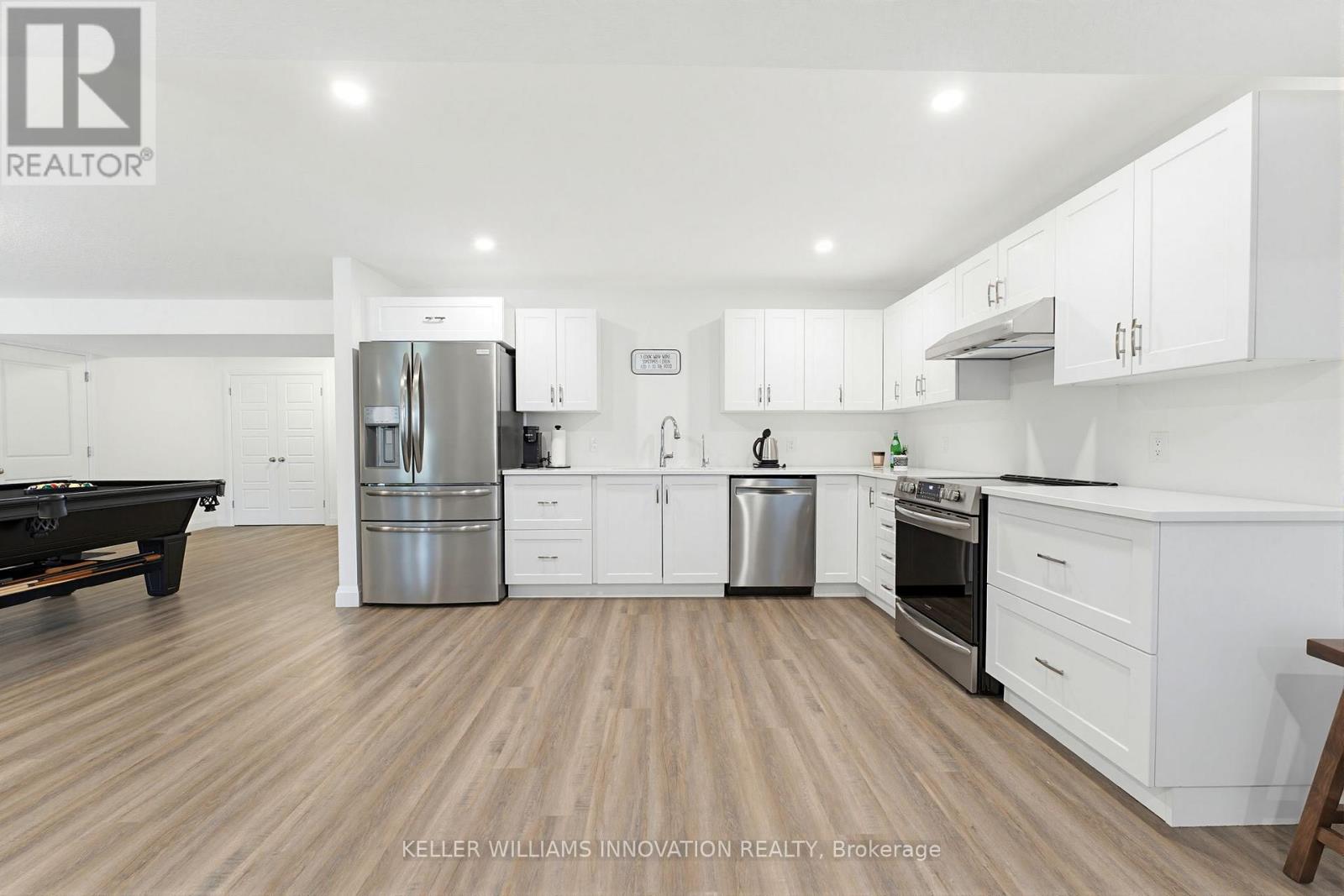 37 GILMER CRESCENT - 30