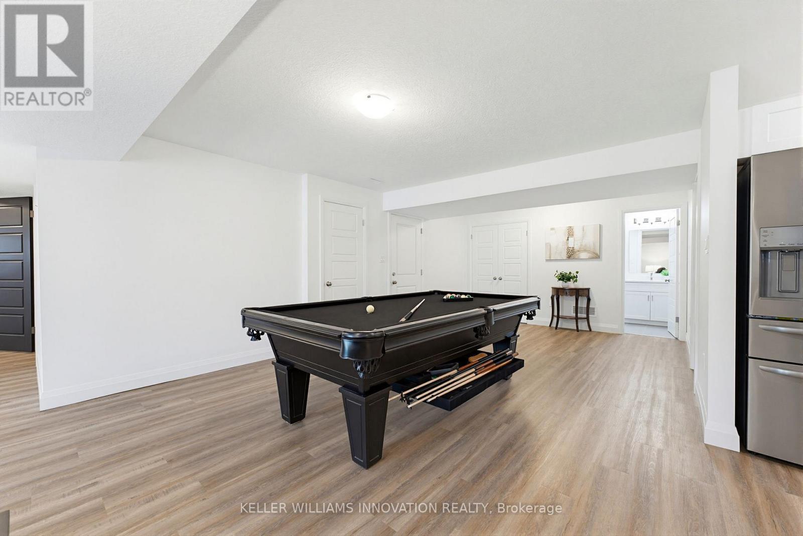 37 GILMER CRESCENT - 32