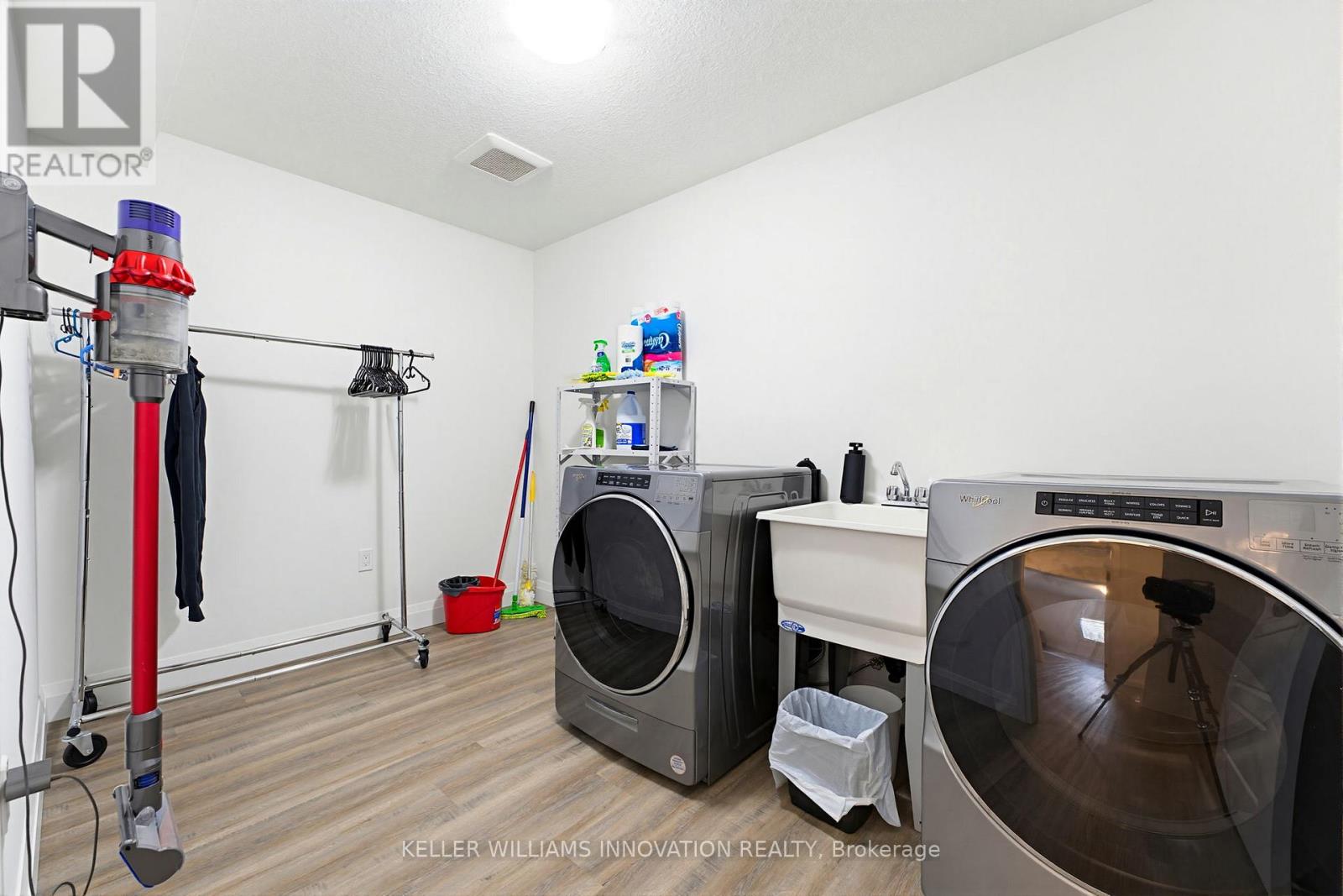 37 GILMER CRESCENT - 35