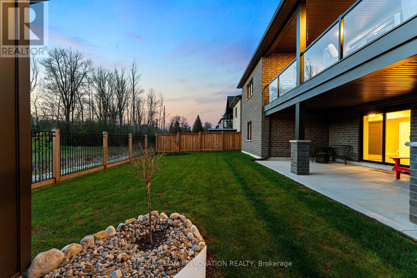 37 GILMER CRESCENT - 44